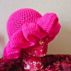 HOT DAMNIT PINK FLOPPY RUFFLED BUCKET HAT